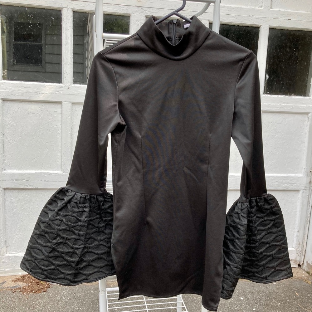 Black peplum sleeves tunic top